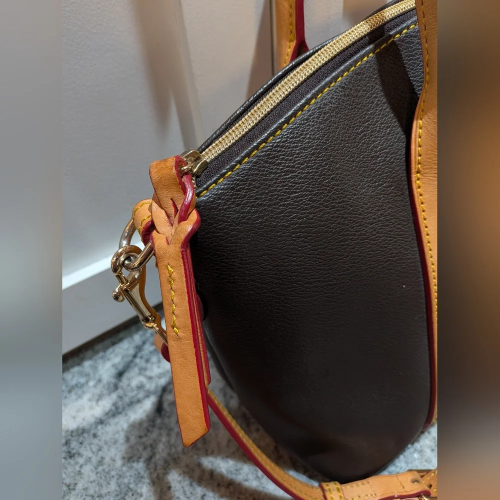Dooney & Bourke Dark Brown Satchel Bag Pocketbook Great Condition
